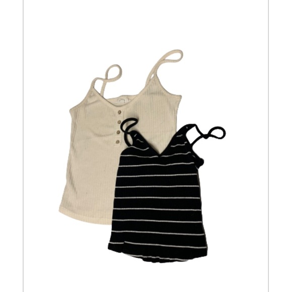 Size small crop tops (PAIR) - Picture 1 of 3